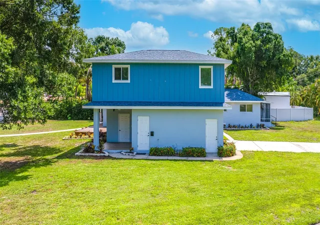 Photo 4 of Single family home for sale at 380 Villagrande Ave S, Saint Petersburg, FL 33707 | MLS# TB8526499 | Listing updated on 2026-10-07