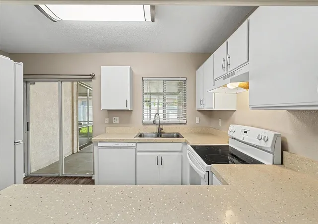 5th image of 2125 Fluorshire Dr, Brandon, FL 33511 | MLS# O6422862
