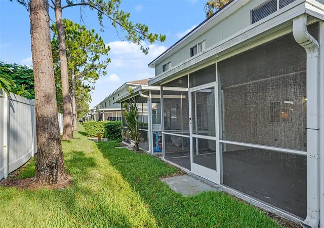 Photo 4 of Townhouse for sale at 2125 Fluorshire Dr, Brandon, FL 33511 | MLS# O6422862 | Listing updated on 2026-10-06