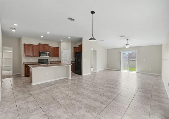 5th image of 204 English Channel Pl, Dover, FL 33527 | MLS# O6422864