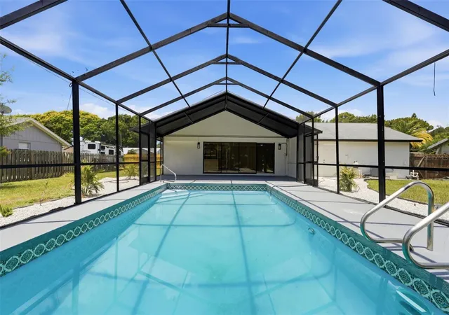 2nd image of 4731 Atlantic Ave, Sarasota, FL 34233 | MLS# GC541755
