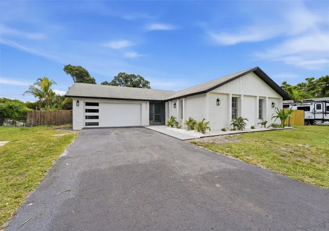 3rd image of 4731 Atlantic Ave, Sarasota, FL 34233 | MLS# GC541755