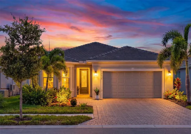 Photo 1 of Single family home for sale at 10004 Coral Shore Dr, Englewood, FL 34223 | MLS# A4699227 | Listing updated on 2026-08-17