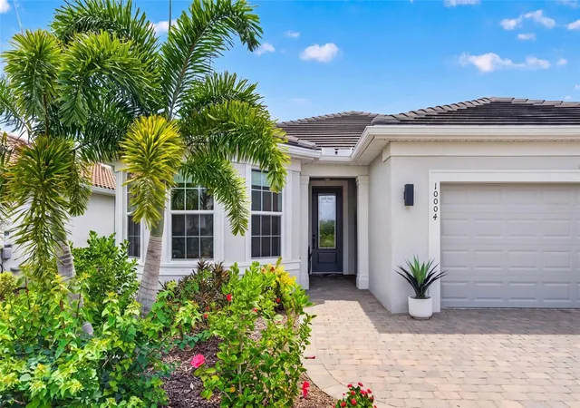 Photo 3 of Single family home for sale at 10004 Coral Shore Dr, Englewood, FL 34223 | MLS# A4699227 | Listing updated on 2026-08-17