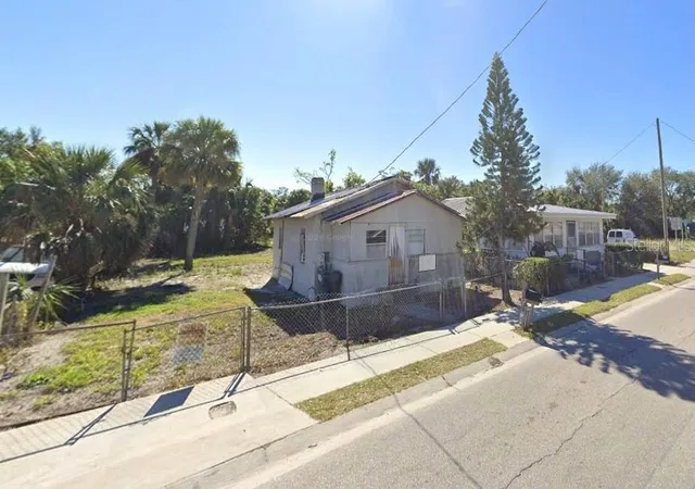 Photo 3 of Sale Pending at 314 Ave Y Ne, Winter Haven, FL 33881 | MLS# TB8526515 | Listing updated on 2026-07-27