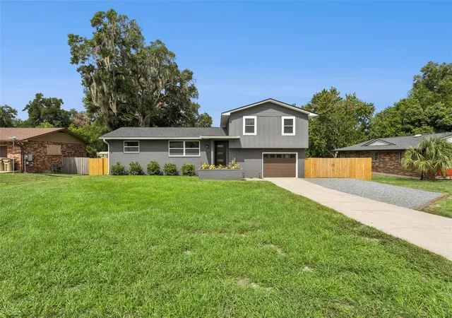 Photo 1 of Single family home for sale at 33241 Fairway Rd, Leesburg, FL 34788 | MLS# G5114734 | Listing updated on 2026-09-29