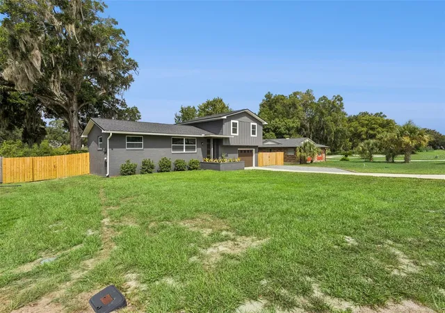 Photo 2 of Single family home for sale at 33241 Fairway Rd, Leesburg, FL 34788 | MLS# G5114734 | Listing updated on 2026-09-29
