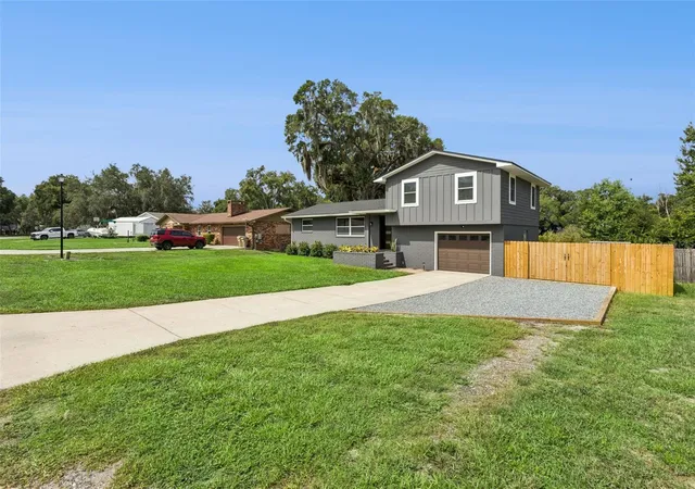 Photo 3 of Single family home for sale at 33241 Fairway Rd, Leesburg, FL 34788 | MLS# G5114734 | Listing updated on 2026-09-29