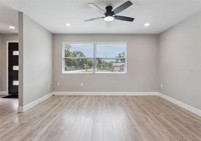 Photo 3 of Single family home for sale at 33241 Fairway Rd, Leesburg, FL 34788 | MLS# G5114734 | Listing updated on 2026-09-29