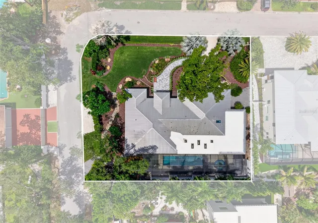 Photo 1 of Single family home for sale at 2631 Puritan Ter, Sarasota, FL 34239 | MLS# A4699231 | Listing updated on 2026-09-21
