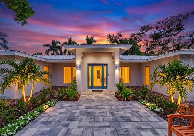 Photo 4 of Single family home for sale at 2631 Puritan Ter, Sarasota, FL 34239 | MLS# A4699231 | Listing updated on 2026-09-21