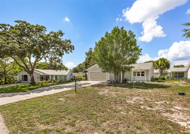 Photo 2 of Single family home for sale at 1305 Moray Ct, Leesburg, FL 34788 | MLS# G5114737 | Listing updated on 2026-10-09