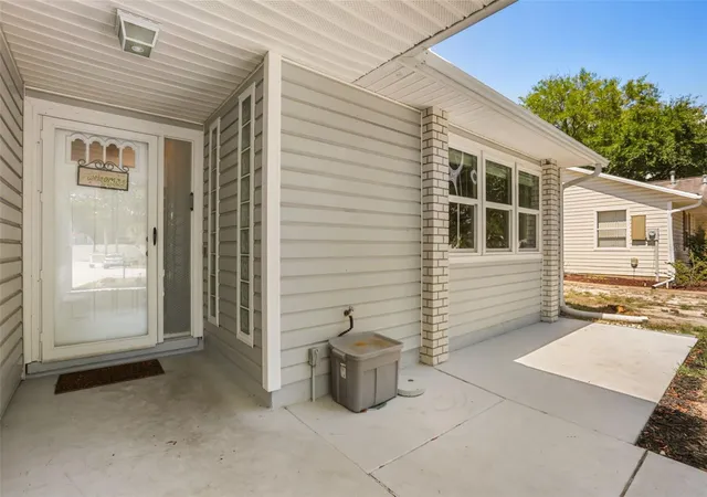 Photo 3 of Single family home for sale at 1305 Moray Ct, Leesburg, FL 34788 | MLS# G5114737 | Listing updated on 2026-10-09