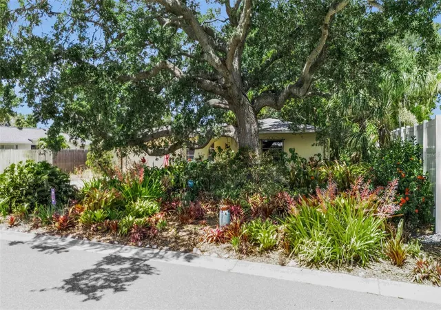 Photo 3 of Single family home for sale at 1808 49th Street W, Bradenton, FL 34209 | MLS# A4699235 | Listing updated on 2026-08-23