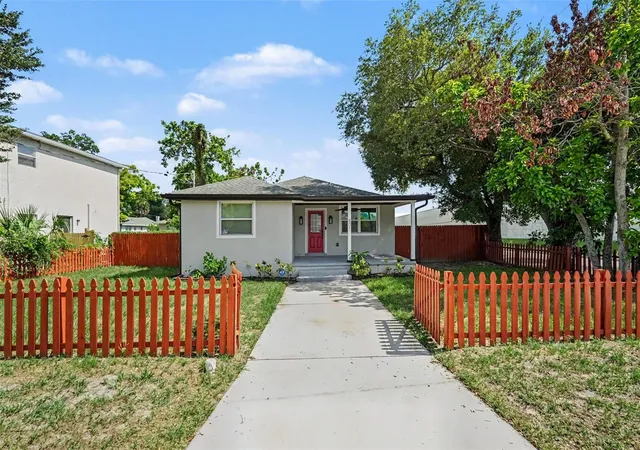 Photo 1 of Single family home for sale at 801 E Baker St, Tampa, FL 33603 | MLS# TB8526536 | Listing updated on 2026-10-26