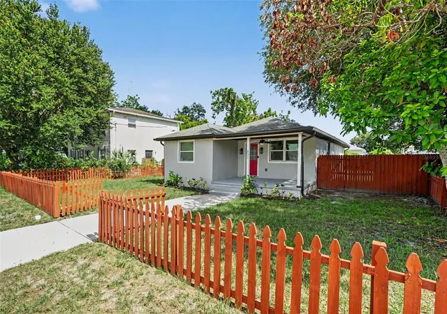 Photo 2 of Single family home for sale at 801 E Baker St, Tampa, FL 33603 | MLS# TB8526536 | Listing updated on 2026-10-26