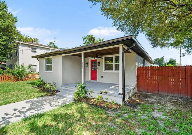 Photo 4 of Single family home for sale at 801 E Baker St, Tampa, FL 33603 | MLS# TB8526536 | Listing updated on 2026-10-26
