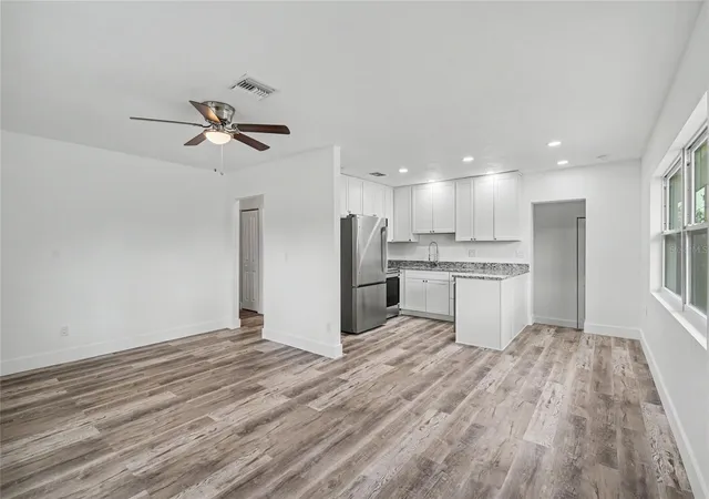 2nd image of 1423 18th St W, Bradenton, FL 34205 | MLS# O6422910