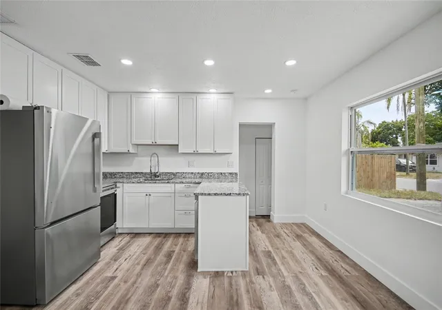 4th image of 1423 18Th St W, Bradenton, FL 34205 | MLS# O6422910