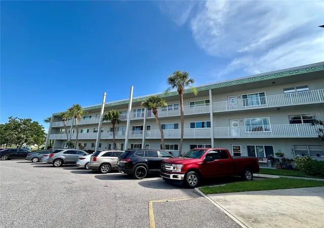 Photo 2 of Condo for sale at 2070 World Pkwy Blvd #36, Clearwater, FL 33763 | MLS# TB8526553 | Listing updated on 2026-09-23