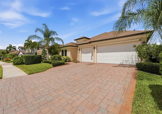 Photo 3 of Sale Pending at 534 Chantilly Trl, Bradenton, FL 34212 | MLS# A4699244 | Listing updated on 2026-09-22
