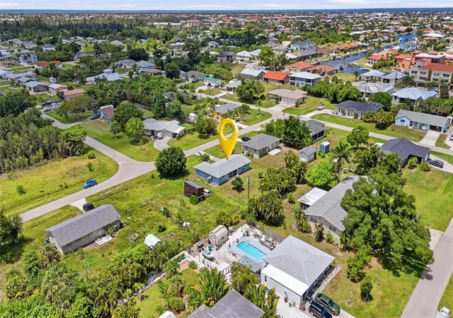 Photo 2 of Single family home for sale at 700 Dolphin Pkwy, Punta Gorda, FL 33950 | MLS# C7528133 | Listing updated on 2026-08-14