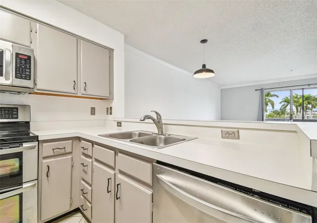 Homes for sale in Clearwater, FL | 2400 Feather Sound Dr #1426, Clearwater, FL 33762 | MLS# TB8526564