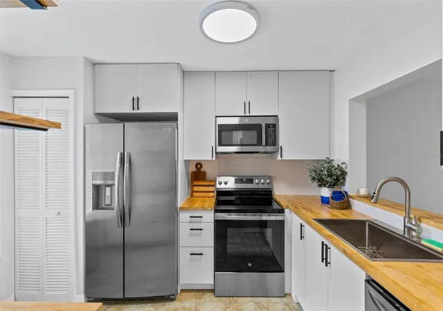 Photo 4 of Condo for sale at 9514 Darien Ave #9514, Orlando, FL 32817 | MLS# O6422933 | Listing updated on 2026-10-02