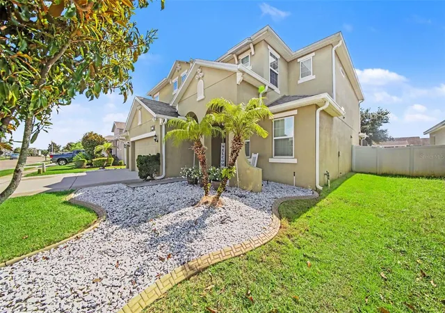 3rd image of 1374 Merion Dr, Mount Dora, FL 32757 | MLS# O6422934