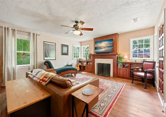 5th image of 616 Nw 8Th Pl, Gainesville, FL 32601 | MLS# GC541766