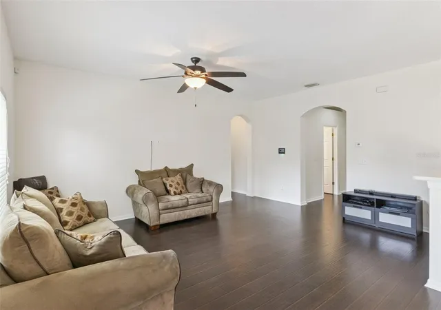 4th image of 725 Star Pointe Dr, Seffner, FL 33584 | MLS# TB8526585
