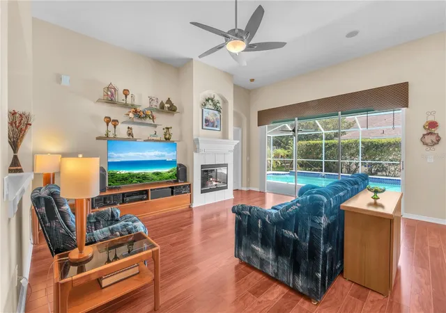 4th image of 2219 Longmore Cir, Valrico, FL 33596 | MLS# TB8526586