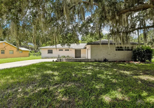 Photo 1 of Single family home for sale at 28 Linda Ln, Kissimmee, FL 34744 | MLS# O6422948 | Listing updated on 2026-10-09