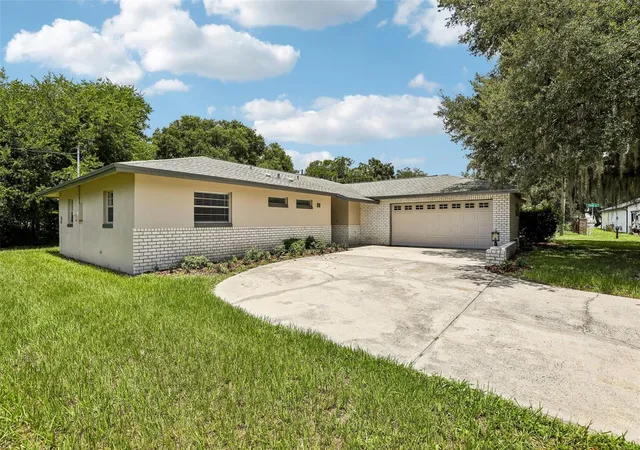 Photo 2 of Single family home for sale at 28 Linda Ln, Kissimmee, FL 34744 | MLS# O6422948 | Listing updated on 2026-10-09