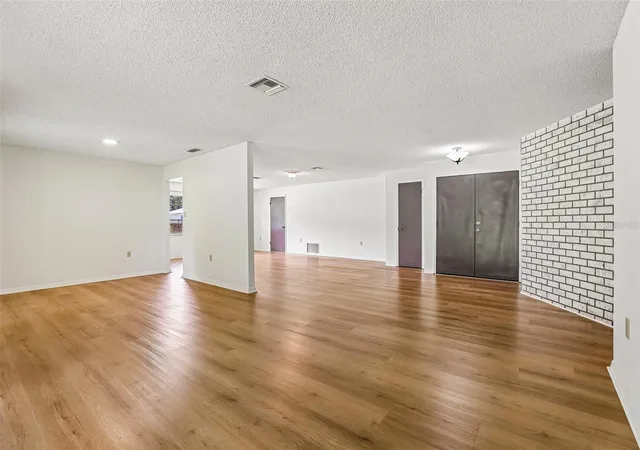 Photo 4 of Single family home for sale at 28 Linda Ln, Kissimmee, FL 34744 | MLS# O6422948 | Listing updated on 2026-10-09
