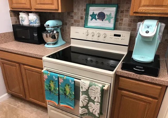 3rd image of 2621 Cove Cay Dr #105, Clearwater, FL 33760 | MLS# TB8526627