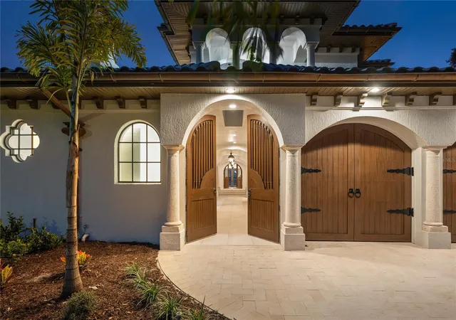 Photo 3 of Single family home for sale at 800 W 2nd Avenue, Windermere, FL 34786 | MLS# O6422976 | Listing updated on 2026-10-27