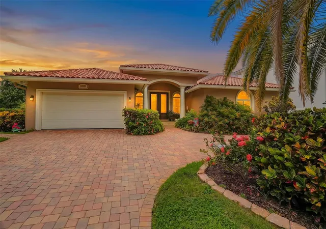 Photo 1 of Single family home for sale at 2001 Illinois Ave Ne, Saint Petersburg, FL 33703 | MLS# TB8526640 | Listing updated on 2026-10-26