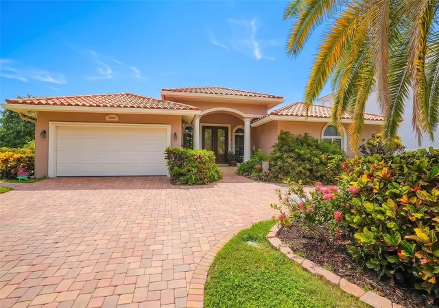 Photo 3 of Single family home for sale at 2001 Illinois Ave NE, Saint Petersburg, FL 33703 | MLS# TB8526640 | Listing updated on 2026-10-26