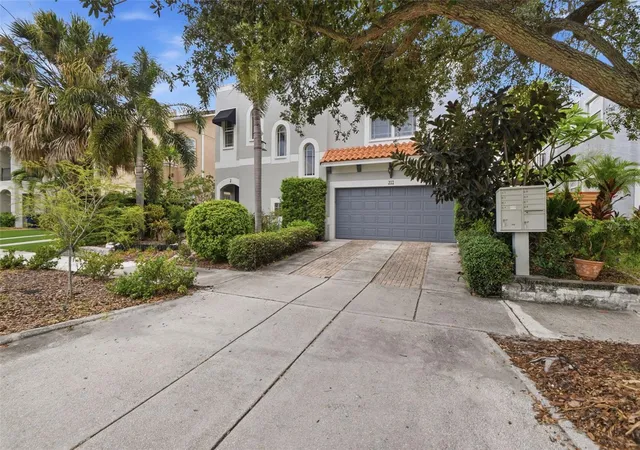 Photo 1 of Townhouse for sale at 211 S Westland Ave #1, Tampa, FL 33606 | MLS# O6422997 | Listing updated on 2026-09-18