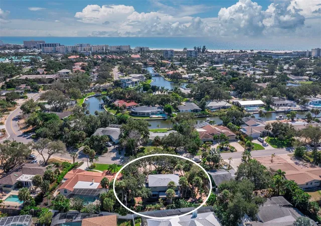 Photo 3 of Single family home for sale at 5451 Shadow Lawn Dr, Sarasota, FL 34242 | MLS# A4699270 | Listing updated on 2026-10-21