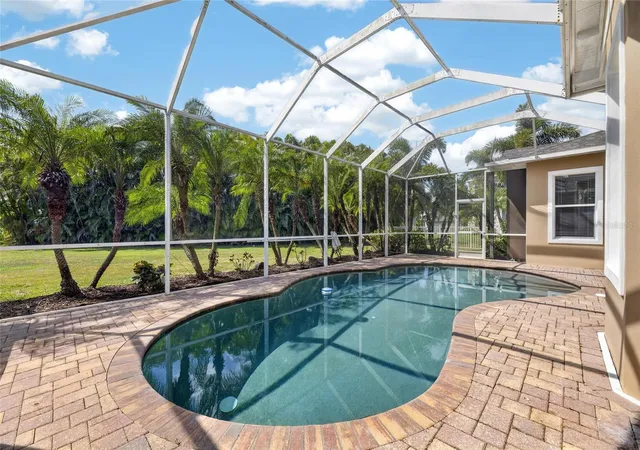 Photo 3 of Single family home for sale at 824 Islebay Dr, Apollo Beach, FL 33572 | MLS# TB8526655 | Listing updated on 2026-10-07