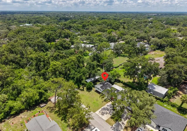 2nd image of 401 Overland Dr, Brandon, FL 33511 | MLS# TB8526659