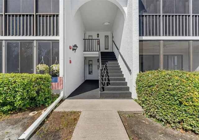 2nd image of 1261 Pine Ridge Cir W, TARPON SPRINGS, FL 34688
