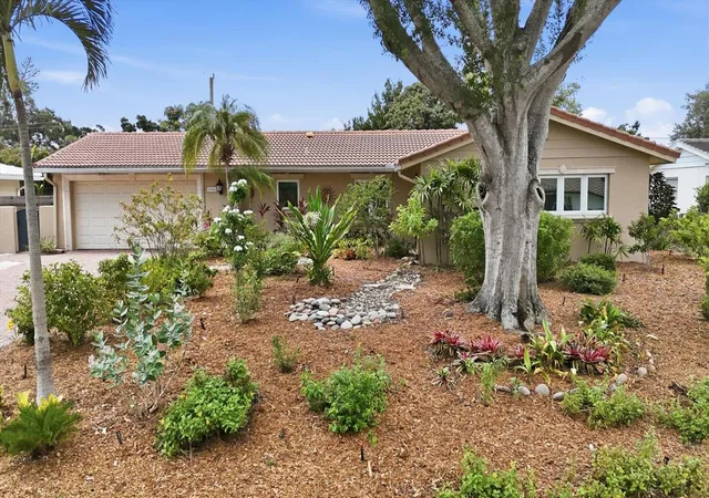 Photo 2 of Sale Pending at 3504 Brookline Dr, Sarasota, FL 34239 | MLS# A4699281 | Listing updated on 2026-08-19