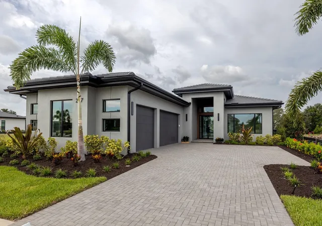 Photo 1 of Single family home for sale at 257 Blue Pearl Ct, Sarasota, FL 34240 | MLS# A4699285 | Listing updated on 2026-10-23