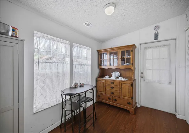 4th image of 6720 Ne 1St Pl, Ocala, FL 34470 | MLS# OM728052