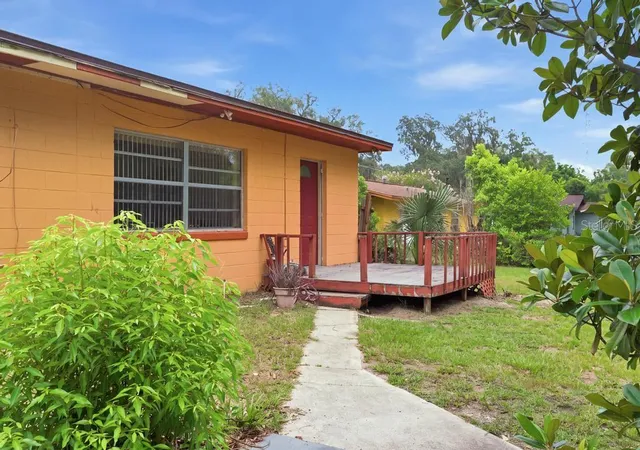 46th image of 812 W Franklin Ave, Deland, FL 32720 | MLS# V4950085