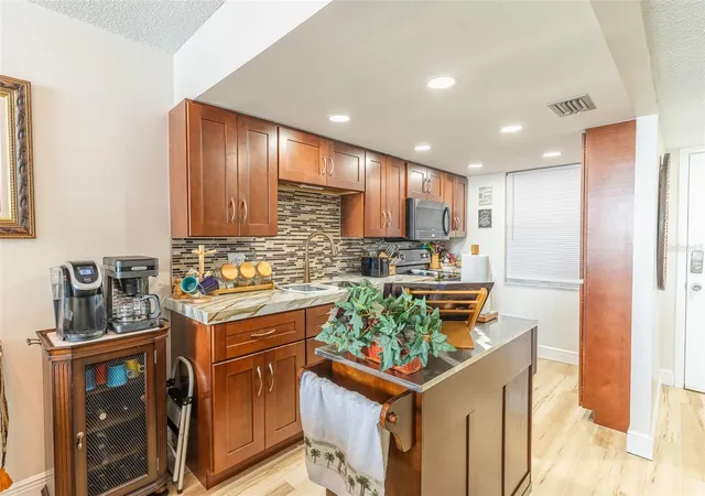 Photo 3 of Condo for sale at 700 Mirror Ter Nw #511, Winter Haven, FL 33881 | MLS# L4963333 | Listing updated on 2026-07-23