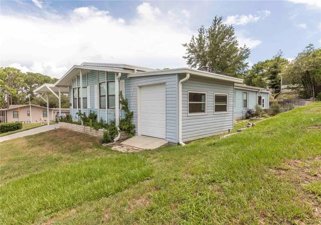 Photo 4 of Manufactured home for sale at 7379 Del Rio Ave, Brooksville, FL 34613 | MLS# W7887424 | Listing updated on 2026-07-11